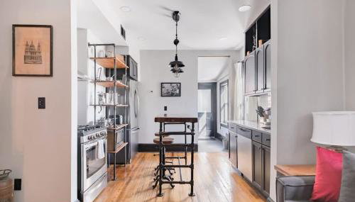 Industrial Loft Offers Historic Feel with Modern Amenities 3BR & 2BA #DCottage - Foto 2