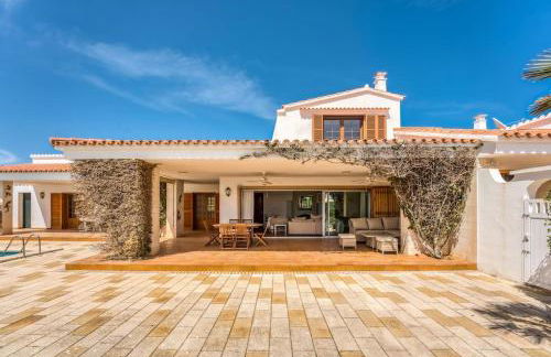 LA CALMA Espectacular villa con jardín y piscina en Menorca - Foto 9