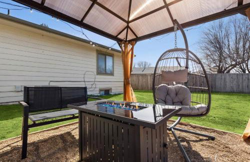 HotTub, Theater, Kings, & Firepit - NearWesley - Foto 4