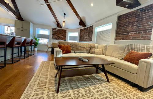 4 King Suites, Downtown, Outlets, Beach, Historic - Photo 38