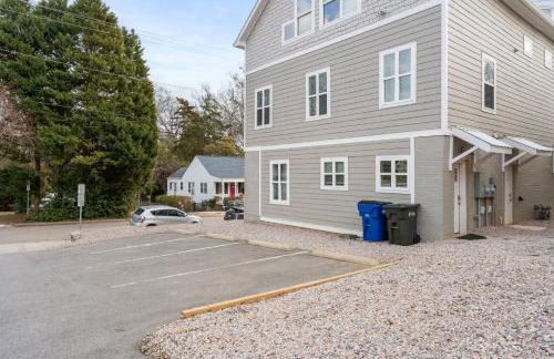 4BR Themed Stay Suite Near NC State Downtown Sleeps 10 - Foto 46