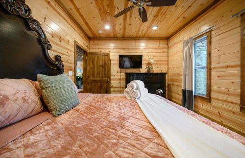 The Nomi Lodge - Sleeps 28 - Gorgeous Rustic Cabin, Centrally Located, Tons of Amenities - Photo 44