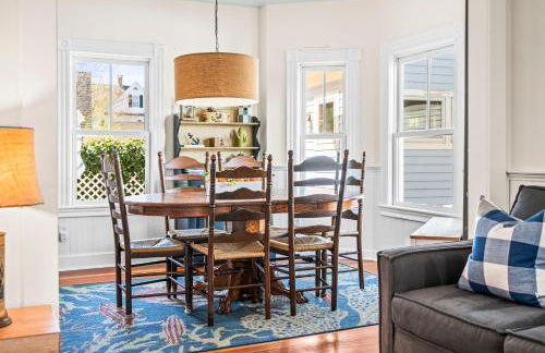 Historic Home and Cottage with Seaport View - Foto 8