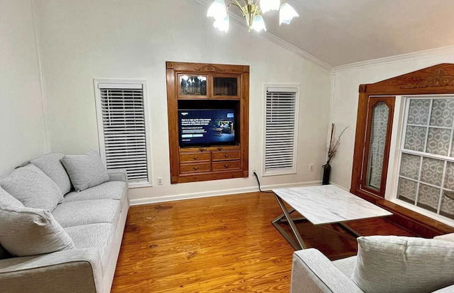 Steps From Downtown Minutes to the Airport - Photo 10