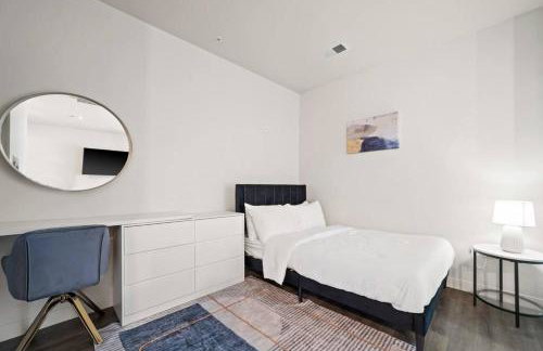 Studio View Of Downtown Near Lake Michigan Plaza Grey - Photo 12