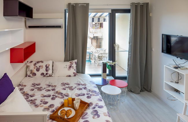 Colorful Studio With Balcony - Free Parking - Foto 11