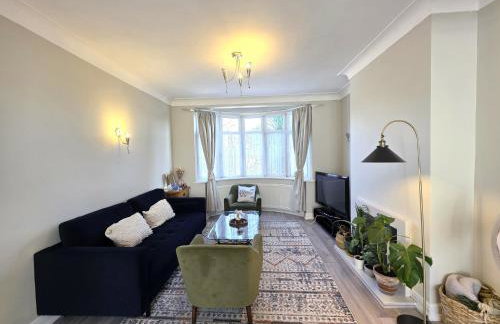 Modern Chic 3-Bed Retreat in Chadwell Heath - Foto 14