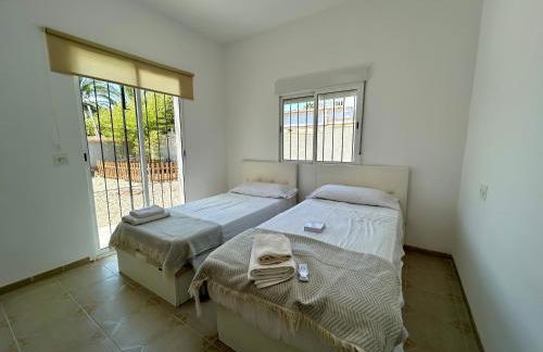 Villa with Pool, Chill-Out & BBQ - Foto 16