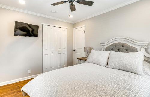 Screened Patio and Fire Pit Modern Westerville Home - Foto 18