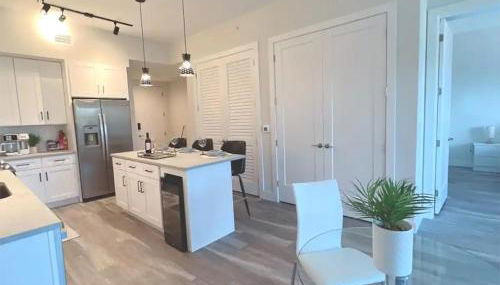 Lux property great for 1 to 8 Guests-family trip ,5Beds 2Rooms Staycation with Gym and EV, proximity to Downtown and Beaches - Foto 3, stove, dishwasher, pet friendly, minibar