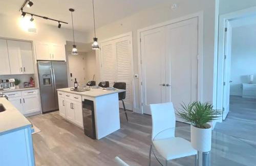 Lux property great for 1 to 8 Guests-family trip ,5Beds 2Rooms Staycation with Gym and EV, proximity to Downtown and Beaches - Foto 3