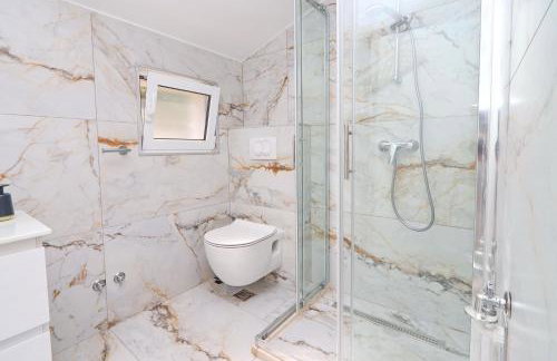 Villa Green Bay Apartments - Photo 6