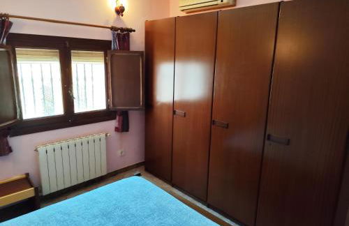 Precioso chalet con gran algarrobo y piscina privada - Foto 9