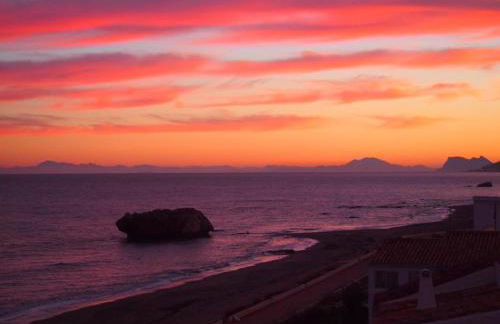 Stunning unobstructed 180 degree sea view apartment with 100 square meters terrace - Costa del Sol - Estepona- Long Term - Photo 28