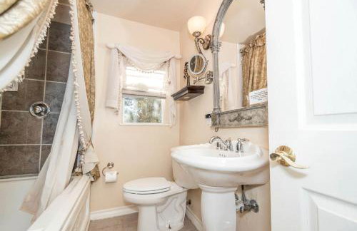 Joyful Cottage Rental for Couples with Poolside Cabana near San Antonio, TX - Foto 21