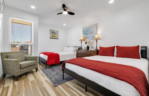 Arlington Entertainment District Home Green & White Door - Foto 23