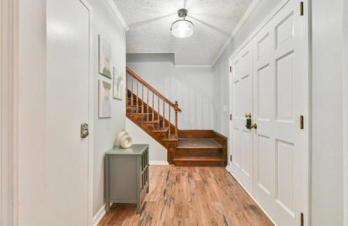 Cozy Home with Arcade, Ping Pong & Fenced Backyard - Foto 21