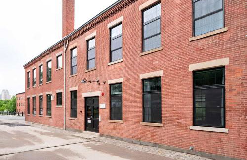 Jennifer's Historic Riverfront Loft City Views - Foto 39