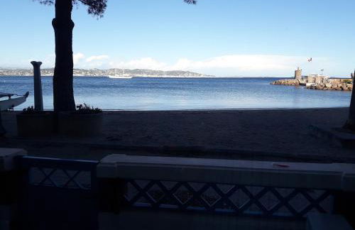 French Riviera 1 bedroom on the beach facing Cannes - Foto 25