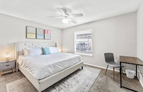 Spacious 2BR King Suites w Pool, Gym, Laundry - Close to Downtown - Foto 20