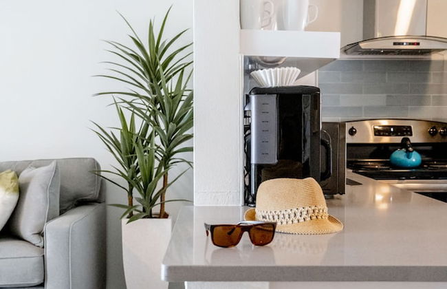 Deluxe King Condo Updated Suite by the Beach! - Foto 11