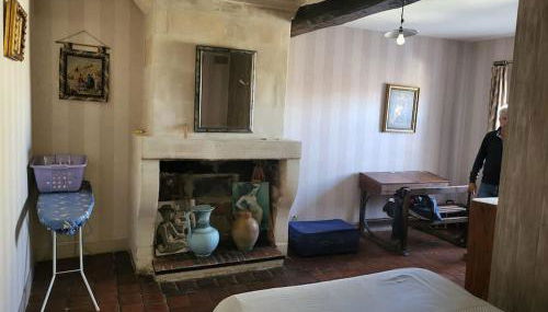 La Maison du Donjon - Gites de 8 personnes, parking privé avec jardin terrasse - Photo 2