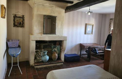 La Maison du Donjon - Gites de 8 personnes, parking privé avec jardin terrasse - Foto 2