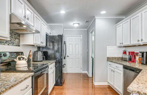 Centrally Located Raleigh Townhome with Pool Access - Foto 7