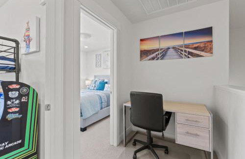 Adventure Base Camp Pet Friendly with Resort Living Pool, Arcade, Pickle-ball - Foto 10