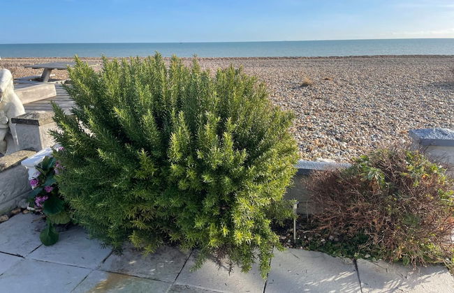 Contemporary Beachfront Bungalow With Direct Access to the Sea - Foto 36