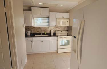 Cottage on Walking Distance To Nokomis Beach - Foto 3