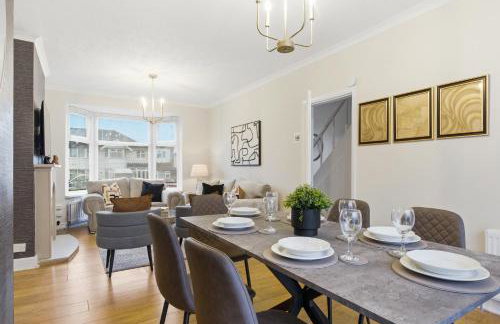 NEW 4 Beds Huge Driveway for LWBs Group Base Willenhall Bilston Junction 10 M6 A454 Keyway Junction A463- Wolverhampton Walsall--Bloxwich - I54 Business Park-Molineux Stadium - BY Samina - ARZ Stays - Regular Work & Long Stays Available - Foto 3