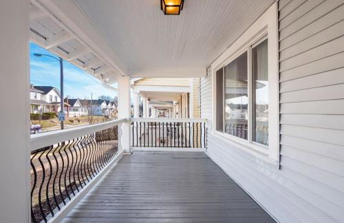 Oakwood Charm Family-Friendly 3BR Getaway - Photo 22