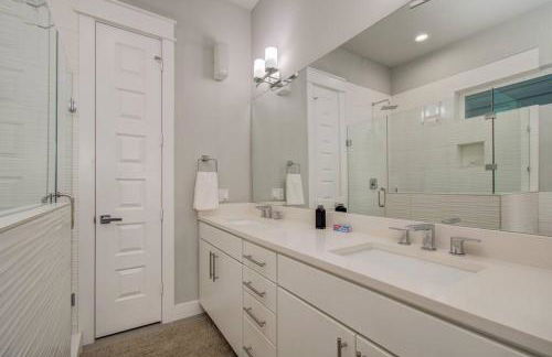 Luxurious Med Cntr/NRG Townhome - Photo 3
