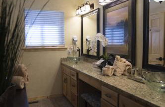 C21, Three bedroom, three bath log-sided, luxury Harbor North cottage with hot tub cottage - Foto 43