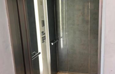 Large 2 bedroom 2 bathroom x6 person city center apartment with free underground parking - Foto 18