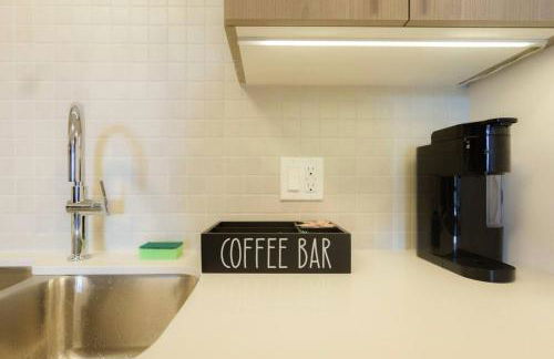 Above The Roots - Stylish 1BD on the Square - Foto 7