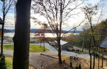 Pet-Friendly Tree Cabin by Tappan Lake with Lofted Space in Ohio - Foto 14