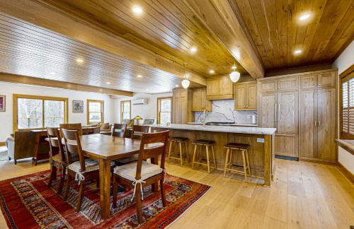 Less Than 1 Mi to Lake George! Family Retreat with Deck - Foto 15