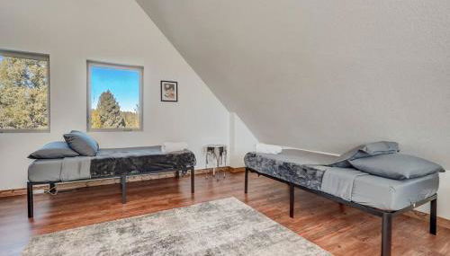 Rustic cabin charm w/ hot tub, arcade basketball - Foto 3