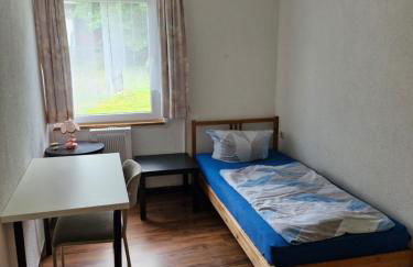 Bungalow 2 - 4-Raum-Wohnung mit Küche und 2 WC Duschen in Ohrdruf-Crawinkel - Photo 7