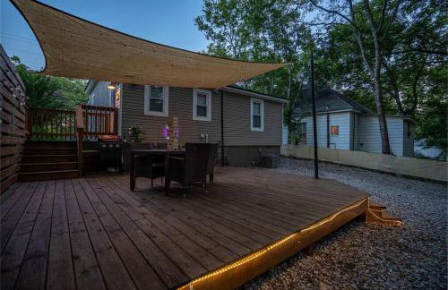 Vineyard Cottage-Pet Friendly & Walk to Oaklawn! - Foto 50