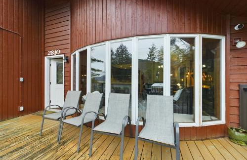 Updated Duplex with Mountain & Filtered Water View - Foto 55