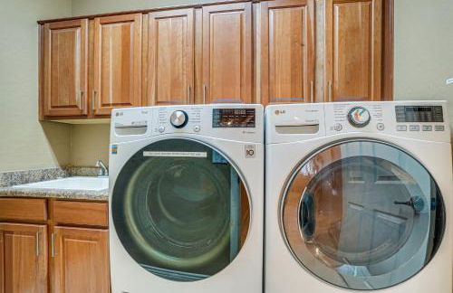 Walk to Parks Home with Pool in Surprise! - Foto 21