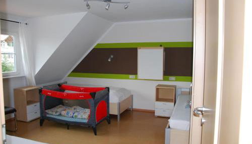 FERIENHOF KATZENMAIER, Bauernhof- und Familienurlaub am BODENSEE, großzügig wohnen, MESSENAH und teils BARRIEREFREI, Spielangebot für drinnen und draußen, Parkplatz am Haus, gute ÖPNV-Anbindung - Foto 5