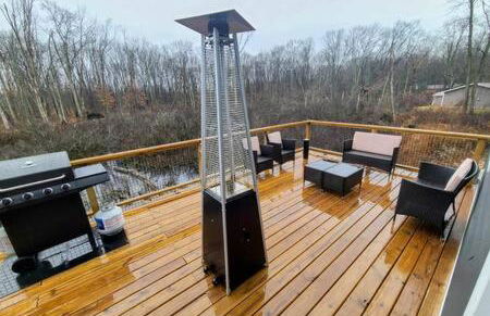 Stunning Lake Home w arcade and huge deck - Foto 55