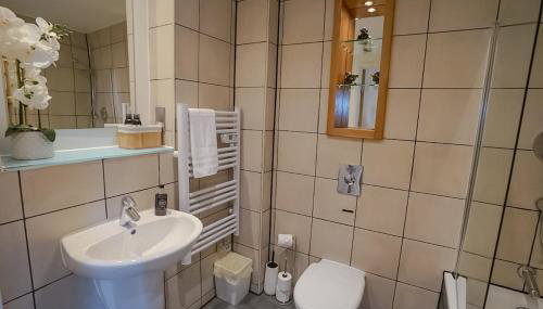 Stylish 2-Bed Apartment, Free Parking, Walk to Hospital & Uni - Foto 5