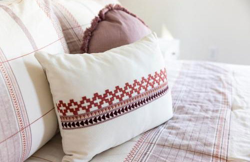 Spacious 4BR Beach Retreat, Steps to Pine Point - Foto 25