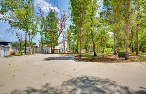 Relax Fireside! Waterfront Malakoff Home with Pool - Foto 43