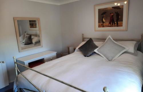 Croak Cottage, Frogmore - Foto 12